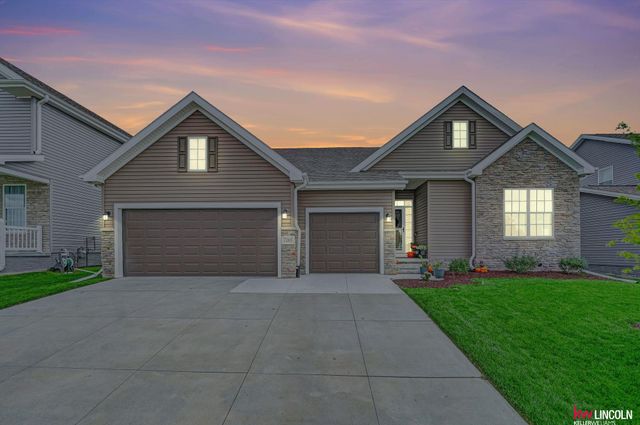 7265 Yankee Woods Drive, Lincoln, NE 68516