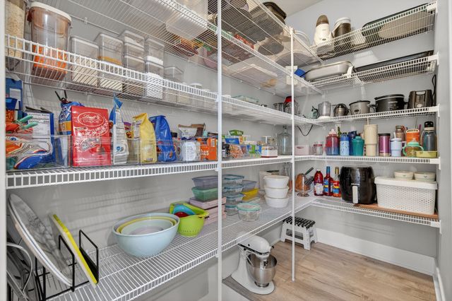 15227 Deerview Drive, Urbandale, IA 50323