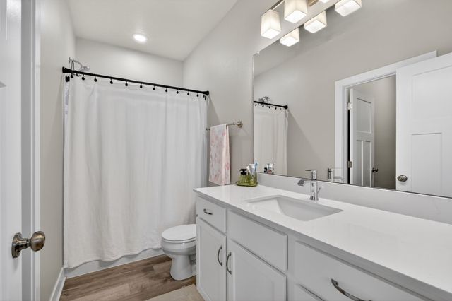 15227 Deerview Drive, Urbandale, IA 50323