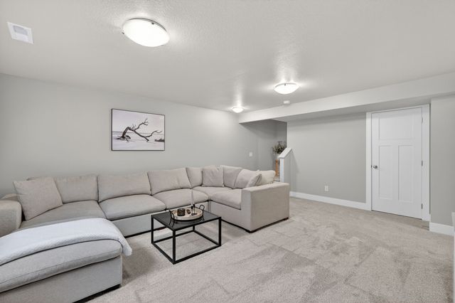 15227 Deerview Drive, Urbandale, IA 50323