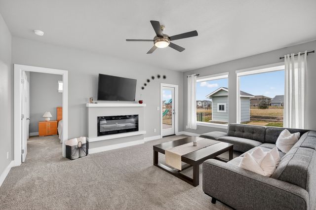 15227 Deerview Drive, Urbandale, IA 50323