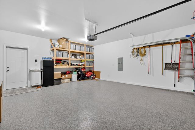 15227 Deerview Drive, Urbandale, IA 50323