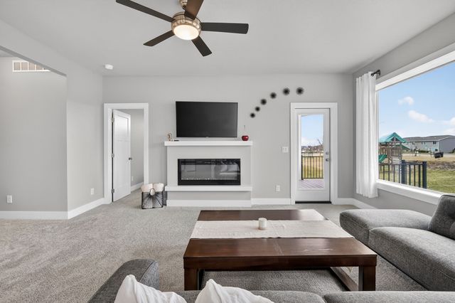 15227 Deerview Drive, Urbandale, IA 50323