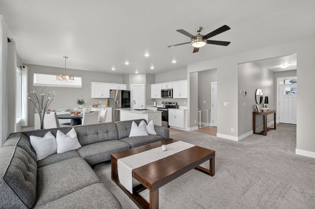 15227 Deerview Drive, Urbandale, IA 50323