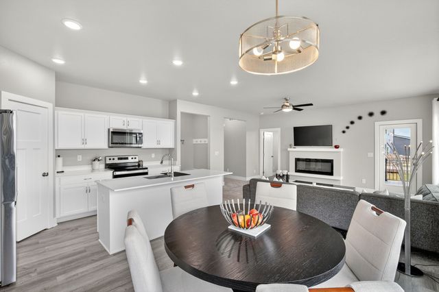 15227 Deerview Drive, Urbandale, IA 50323