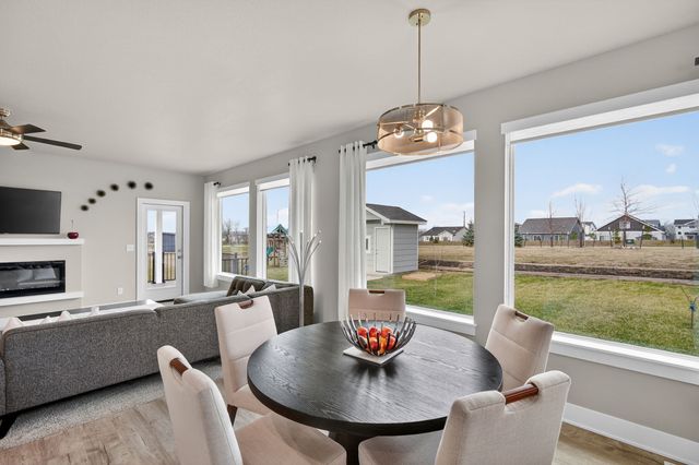 15227 Deerview Drive, Urbandale, IA 50323