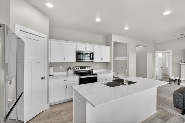 15227 Deerview Drive, Urbandale, IA 50323