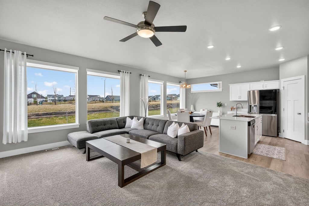 15227 Deerview Drive, Urbandale, IA 50323