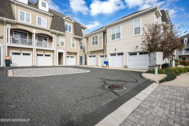 211 April Way, Middletown, NJ 07748