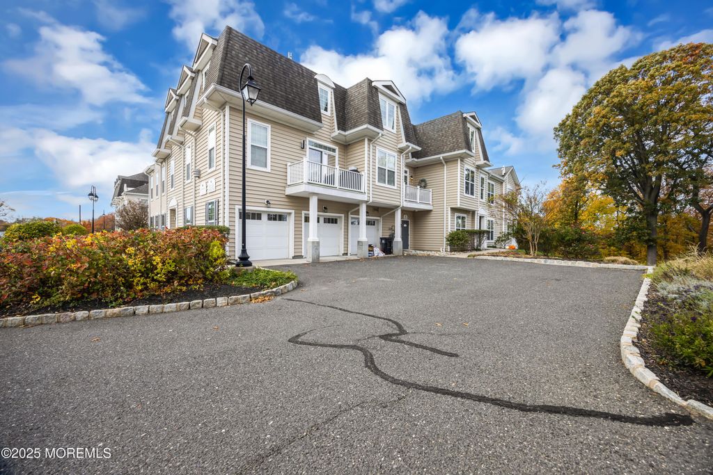 211 April Way, Middletown, NJ 07748