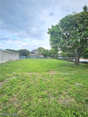 Bayside ST, Naples, FL 34112