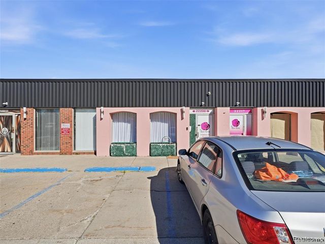 22209 Kelly Road, Eastpointe, MI 48021
