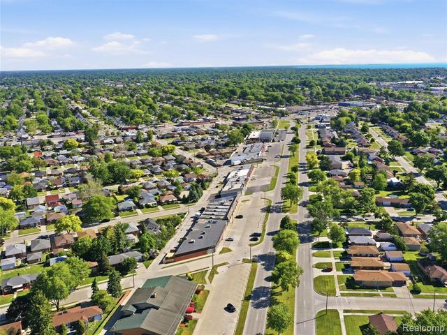 22209 Kelly Road, Eastpointe, MI 48021