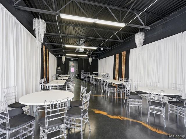 22209 Kelly Road, Eastpointe, MI 48021