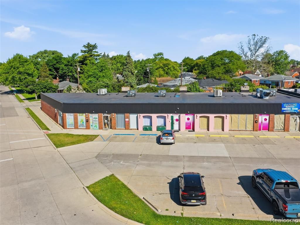 22209 Kelly Road, Eastpointe, MI 48021
