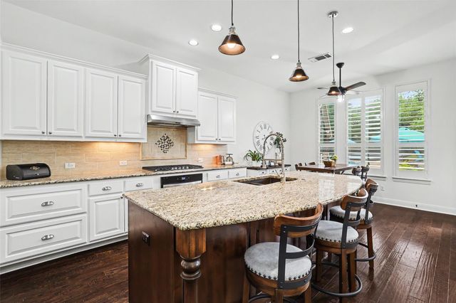 213 Vista LN, Georgetown, TX 78633