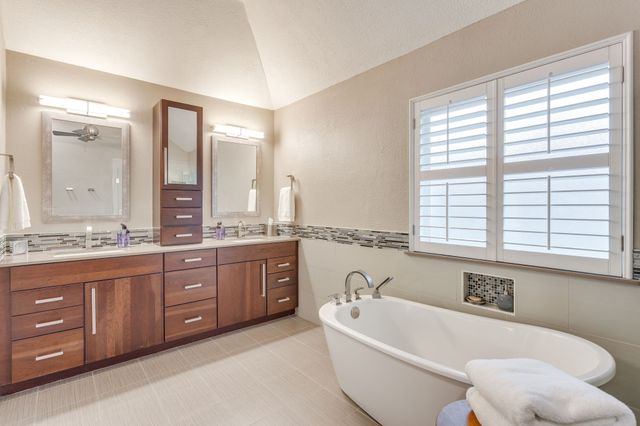 1236 Rio Grande Drive, Benbrook, TX 76126