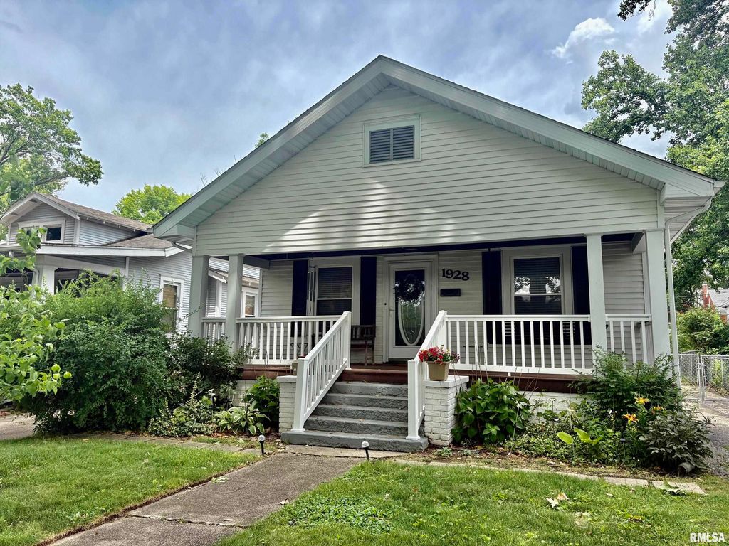 1928 S STATE Street, Springfield, IL 62704