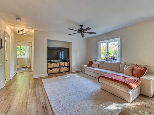 28150 Rose Avenue, Brownstown, MI 48183