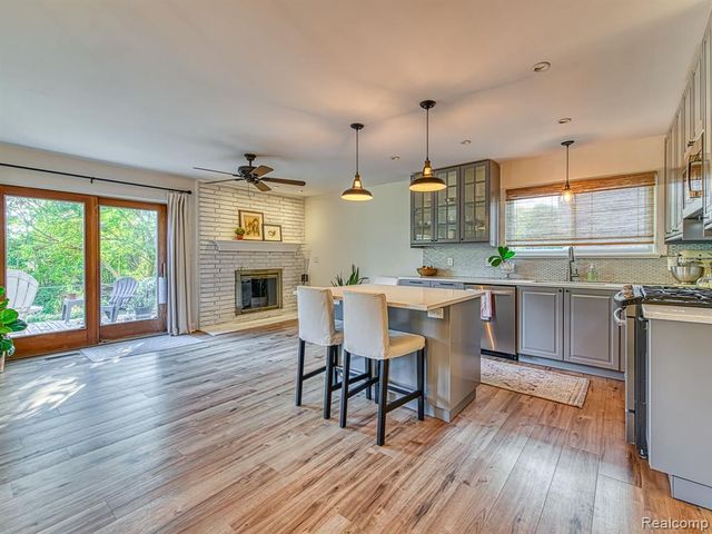 28150 Rose Avenue, Brownstown, MI 48183