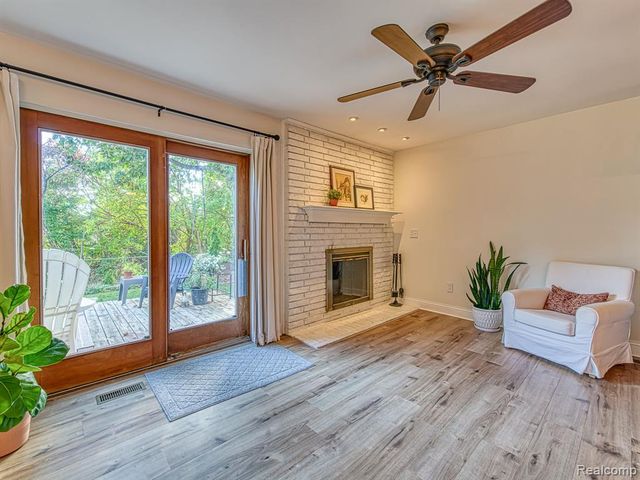 28150 Rose Avenue, Brownstown, MI 48183