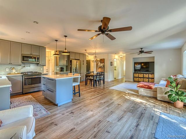 28150 Rose Avenue, Brownstown, MI 48183