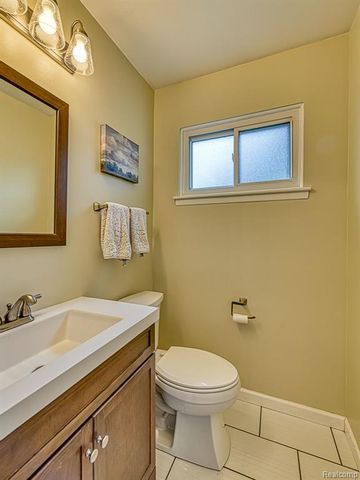 28150 Rose Avenue, Brownstown, MI 48183