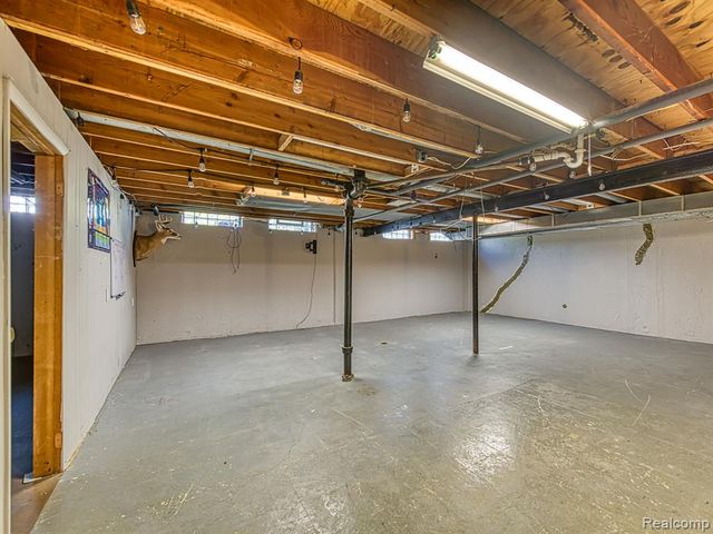 28150 Rose Avenue, Brownstown, MI 48183