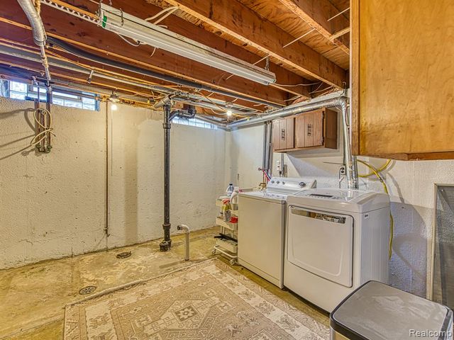 28150 Rose Avenue, Brownstown, MI 48183