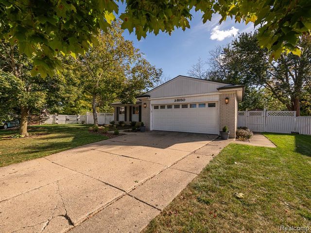 28150 Rose Avenue, Brownstown, MI 48183