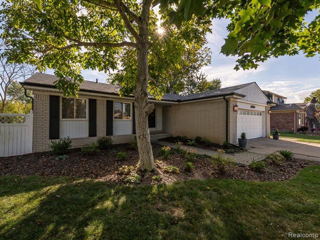 28150 Rose Avenue, Brownstown, MI 48183