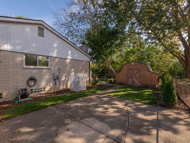 28150 Rose Avenue, Brownstown, MI 48183