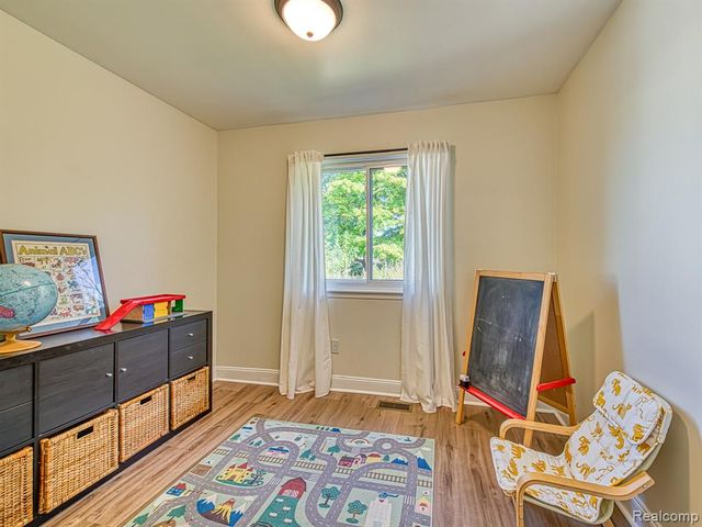 28150 Rose Avenue, Brownstown, MI 48183