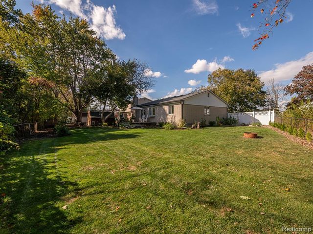 28150 Rose Avenue, Brownstown, MI 48183