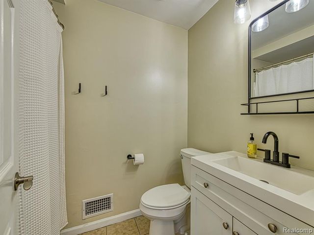 28150 Rose Avenue, Brownstown, MI 48183