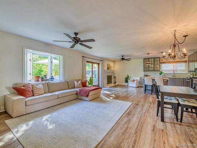 28150 Rose Avenue, Brownstown, MI 48183