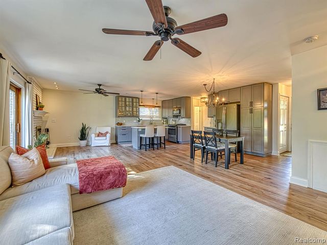 28150 Rose Avenue, Brownstown, MI 48183