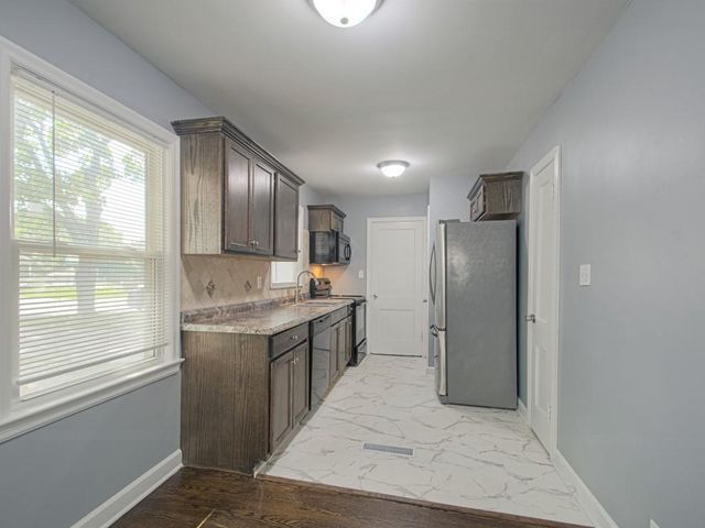 1222 W 26th Street S, Independence, MO 64052