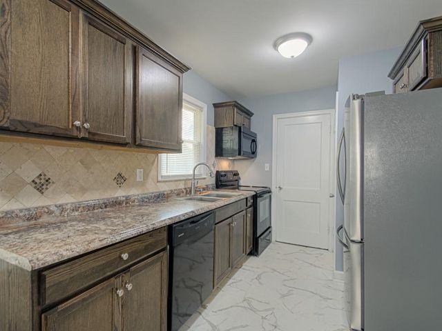 1222 W 26th Street S, Independence, MO 64052