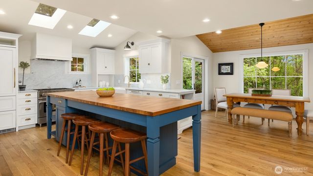 4080 Crystal Springs Drive NE, Bainbridge Island, WA 98110