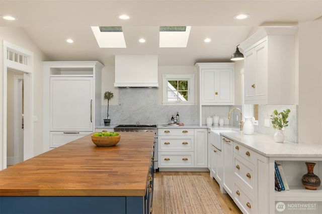 4080 Crystal Springs Drive NE, Bainbridge Island, WA 98110