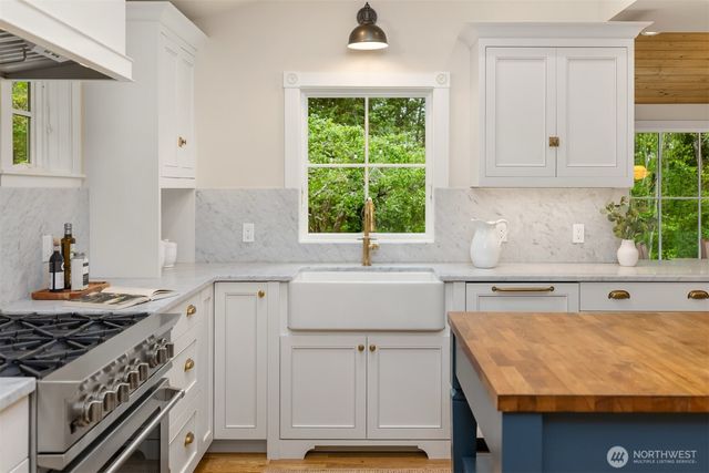 4080 Crystal Springs Drive NE, Bainbridge Island, WA 98110