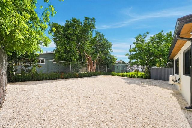 1861 NW 27th St 3, Miami, FL 33142