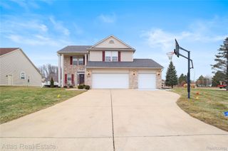 4028 Grand Oaks Court, Burton, MI 48519