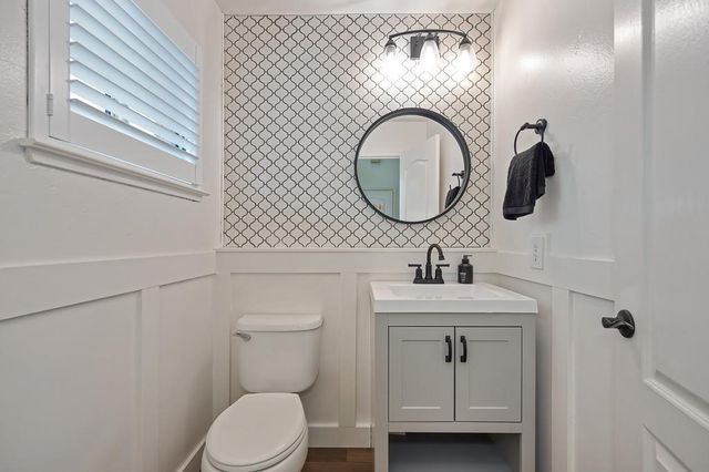 110 Royalton Cir, Folsom, CA 95630