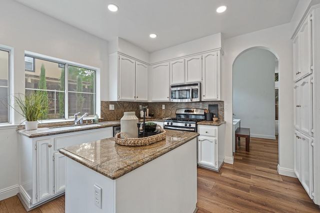 110 Royalton Cir, Folsom, CA 95630