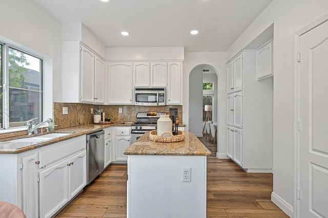 110 Royalton Cir, Folsom, CA 95630