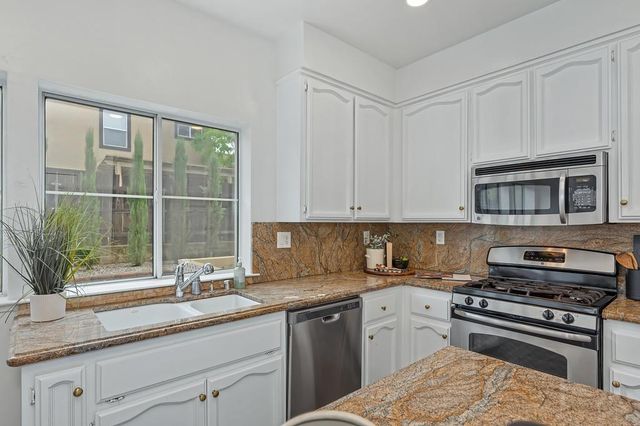 110 Royalton Cir, Folsom, CA 95630