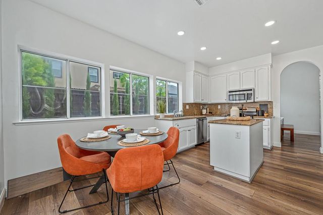 110 Royalton Cir, Folsom, CA 95630