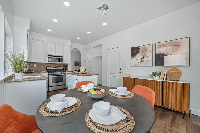 110 Royalton Cir, Folsom, CA 95630